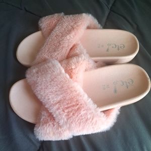 Womens Pink Crisscorss furry slides sandals 7/8